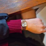 Comment choisir une montre pour femme qui traverse le temps : style, usage et entretien