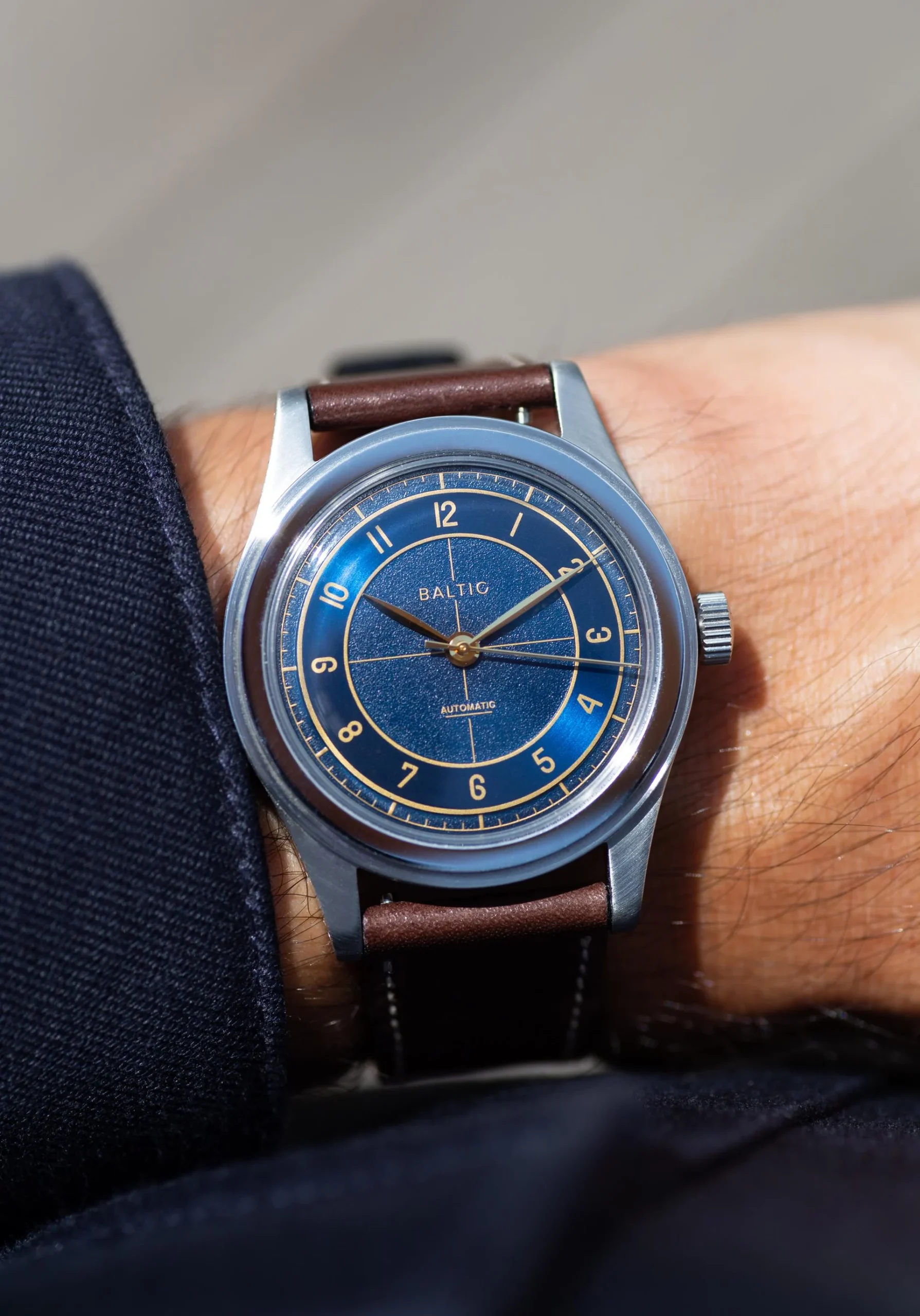 Baltic HMS 002 Bleu Gilt portée au poignet