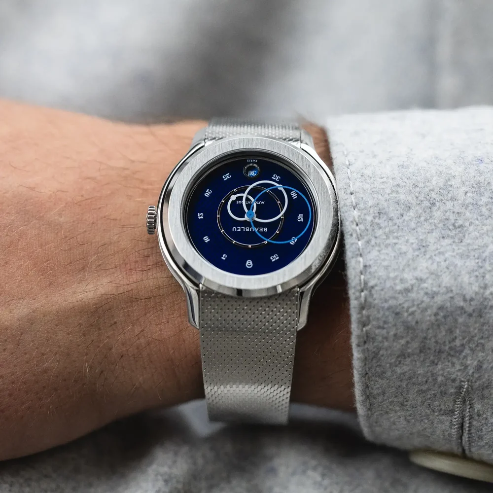 Beaubleu Ecce Smalt portée au poignet sur bracelet acier