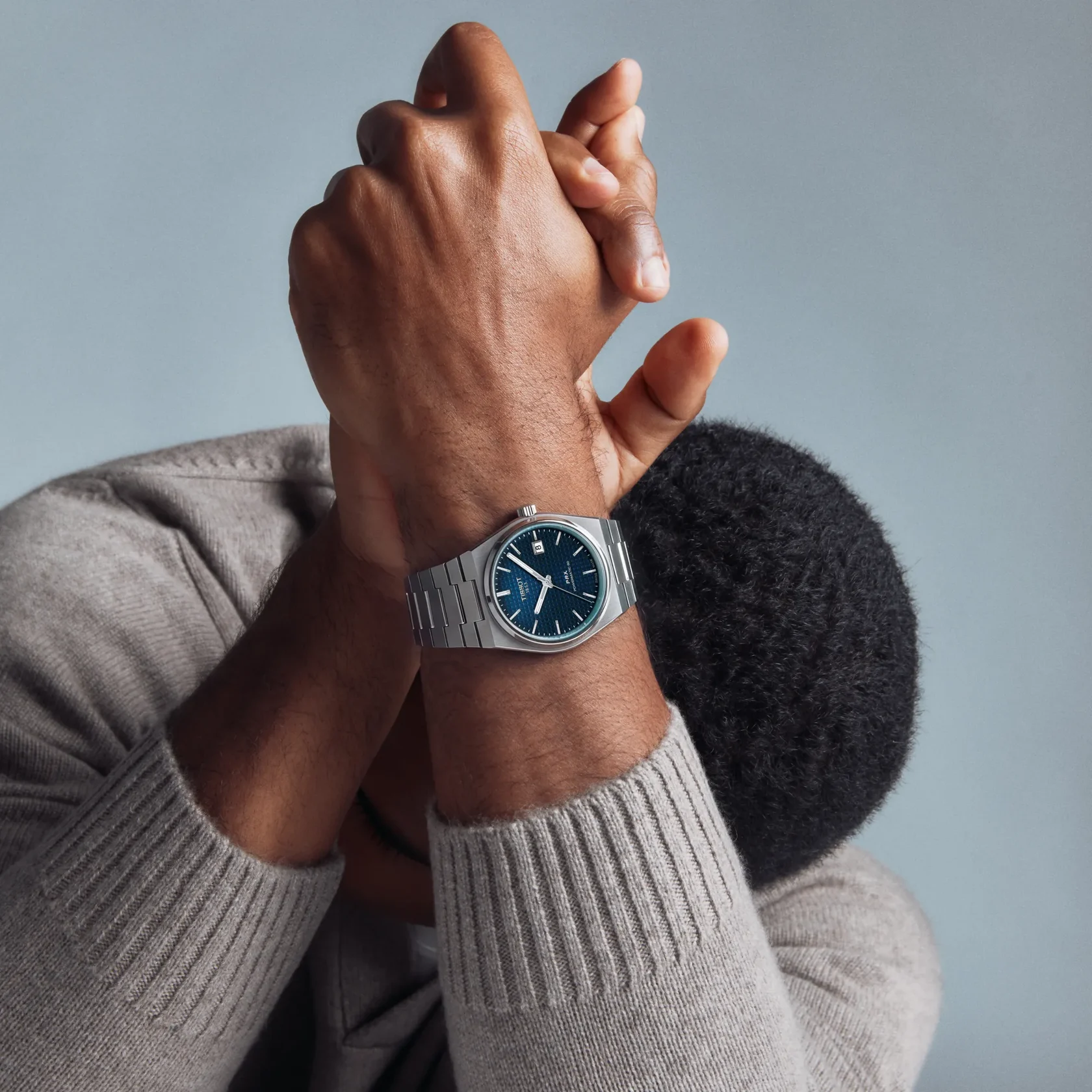 Tissot PRX Powermatic 80 40 mm à cadran bleu portée au poignet