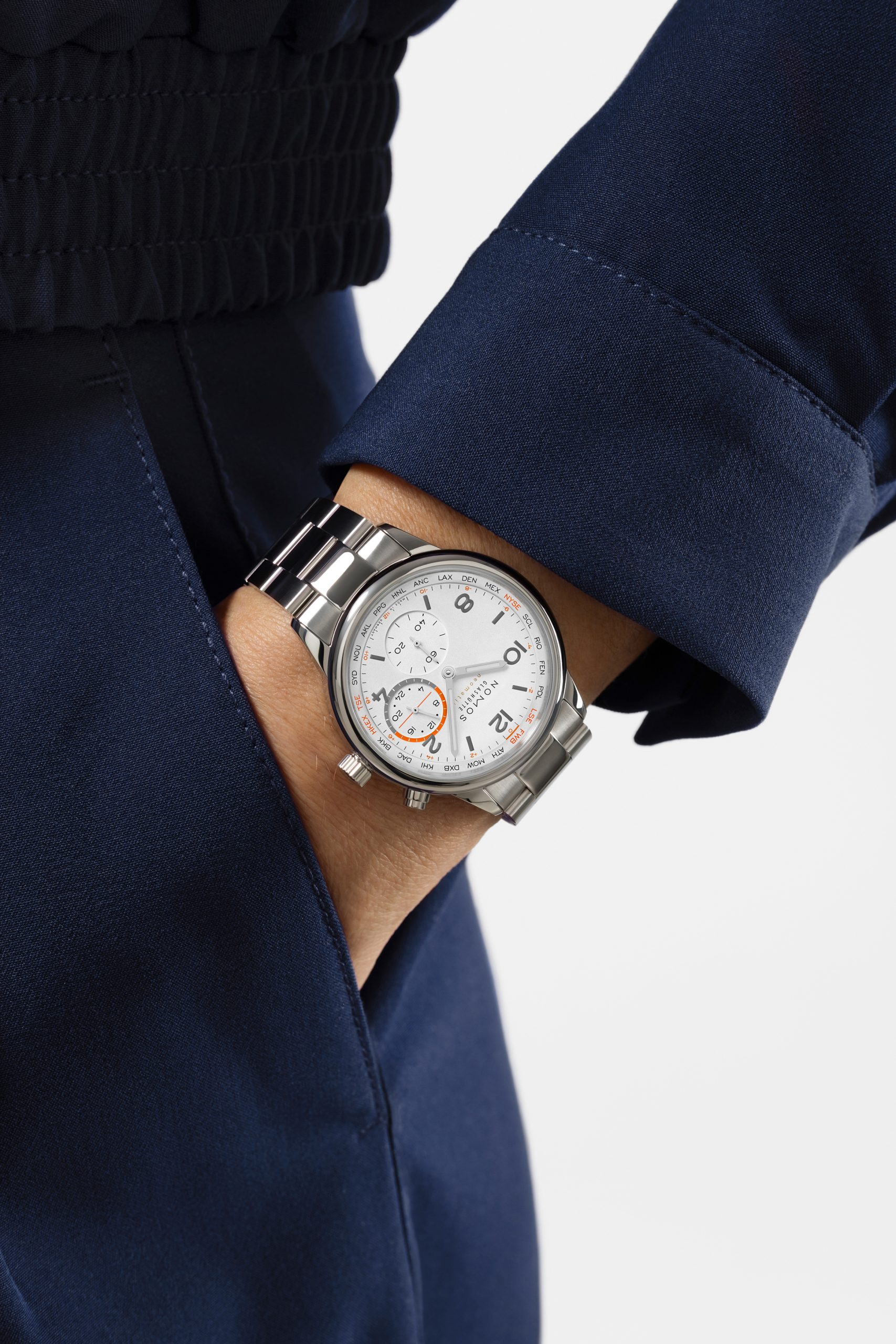 NOMOS Club Sport neomatik Weltzeit portée au poignet