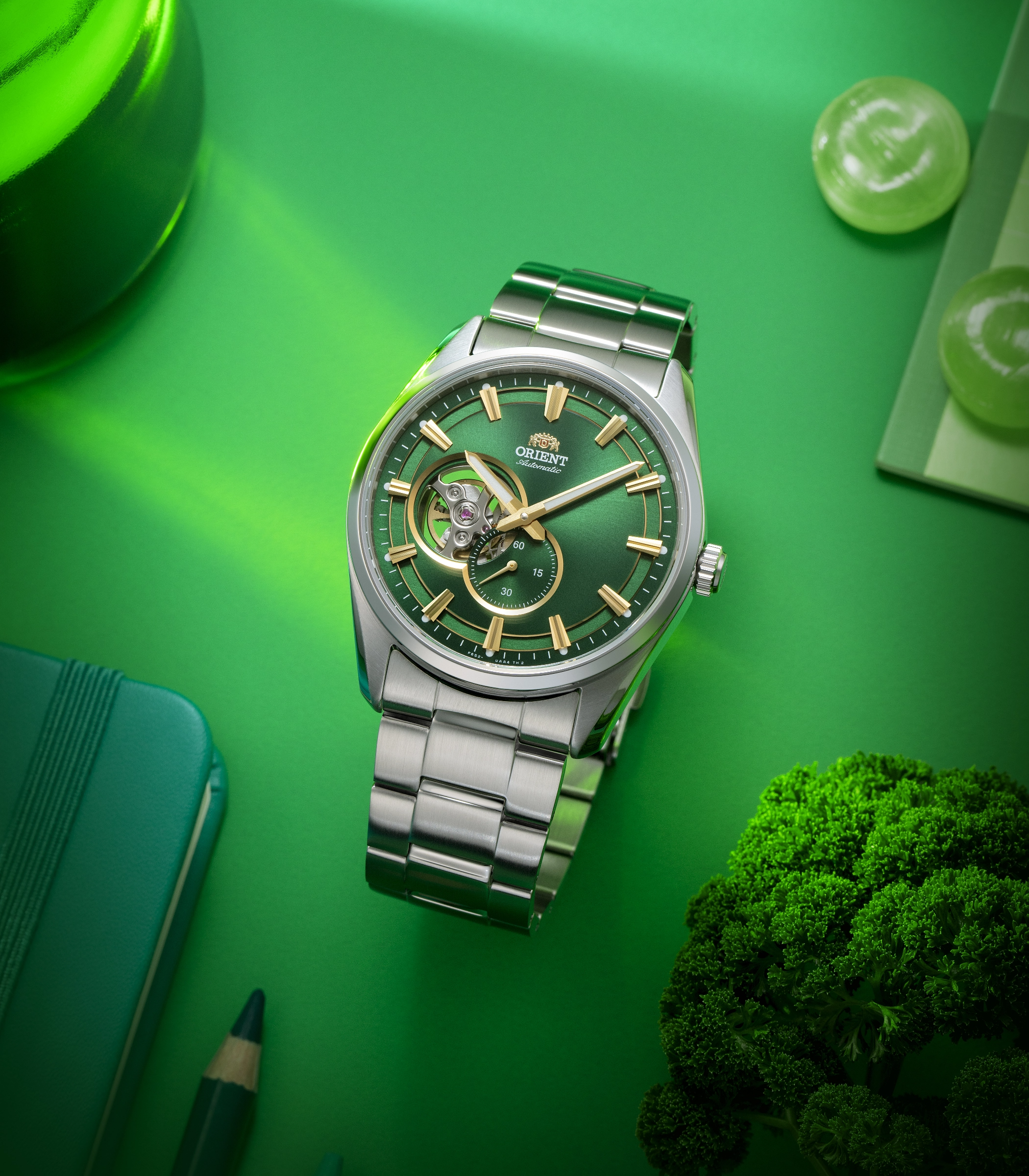 Montre automatique Orient Contemporary à cadran vert