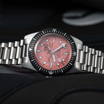 Wolbrook × Jacques Bianchi : une Skindiver rose à 200 exemplaires pour Octobre Rose